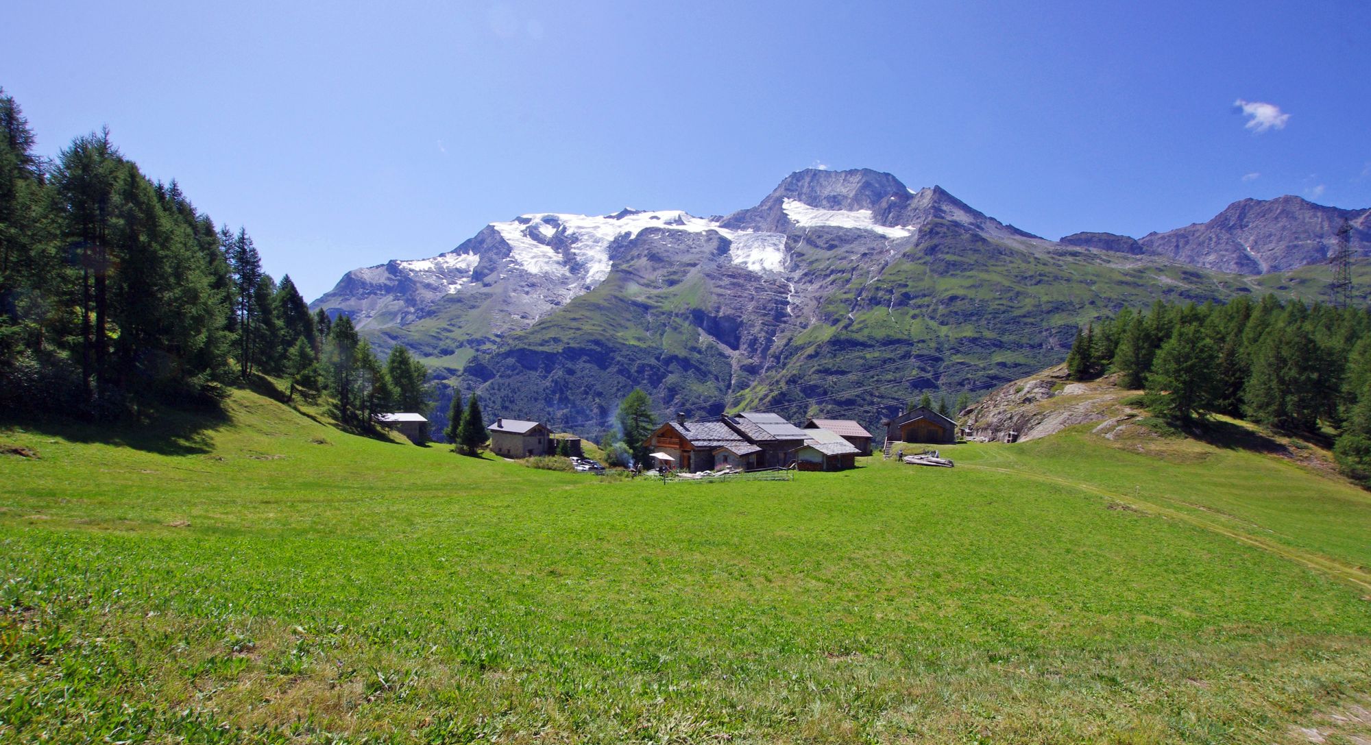 La Combaz (1800m) face au Mont-Pourri et au Dôme de la Sache